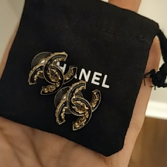 Authentic CHANEL earrings !!